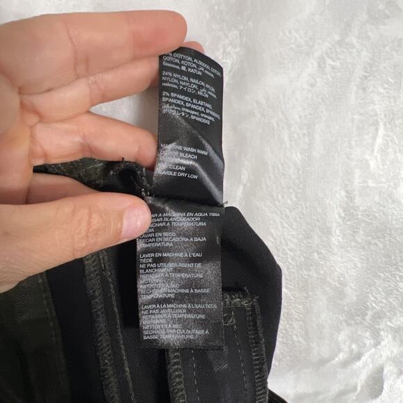 Bebe Women's Shiny Dusty Olive Pants Size 26 Zipper Pockets/Cargo Pockets Y2K - Picture 11 of 12